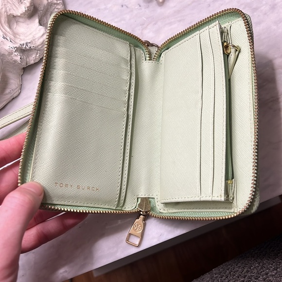 Green Tory Burch wallet/wristlet - Picture 4 of 4